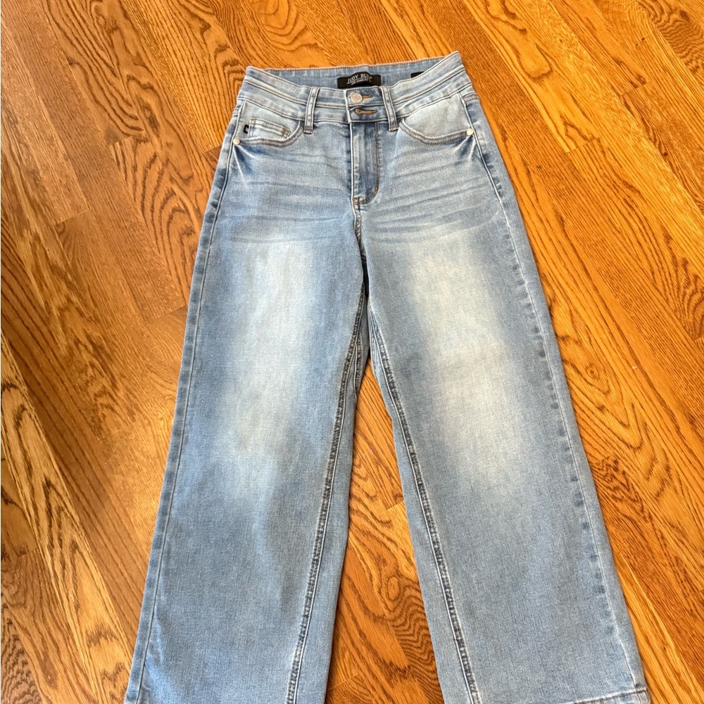 Judy Blue wide crop Blue Jeans - Picture 2 of 8